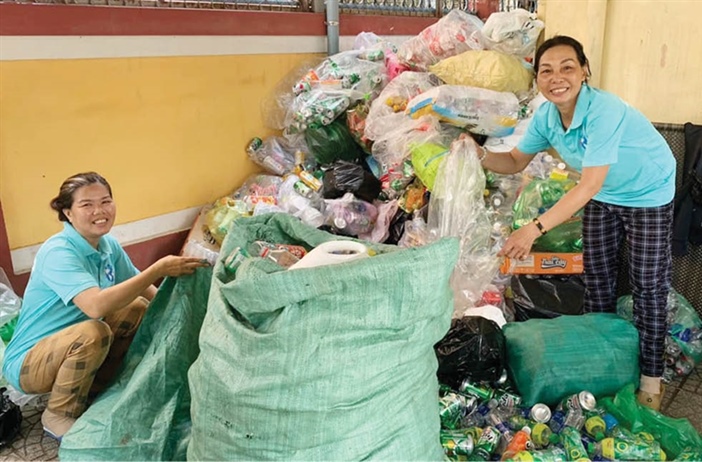 Phụ nữ có vai trò quan trọng trong giải quyết vấn đề rác thải nhựa