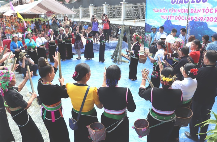 Lễ hội Mừng cơm mới của người Khơ Mú ở Than Uyên