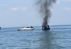 Cháy tàu chở nhân viên khu bảo tồn biển, ba người bị bỏng