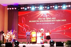 Trao thưởng Hội thi “Tiếng hát ngành Du lịch Khánh Hòa”