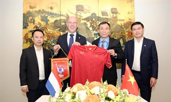 Việt Nam hợp tác phát triển bóng đá với các nước châu Âu