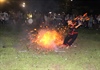 Trình diễn Lễ Nhảy lửa của người Pà Thẻn ở tỉnh Tuyên Quang