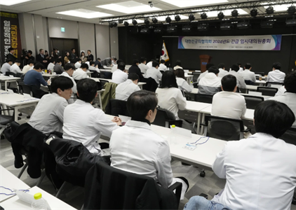 Gần 9.000 bác sĩ Hàn Quốc đình công và nộp đơn xin nghỉ việc
