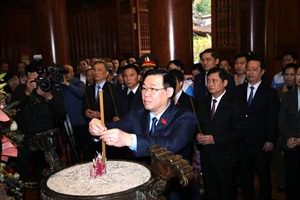 Chủ tịch Quốc hội dâng hương tại Khu di tích quốc gia đặc biệt Kim Liên
