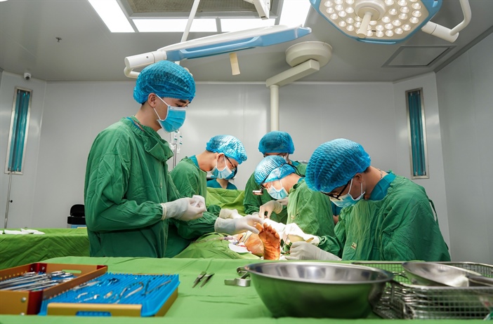 Quảng Bình: Lần đầu tiên thực hiện chuyển vạt da vi phẫu cứu bệnh nhân