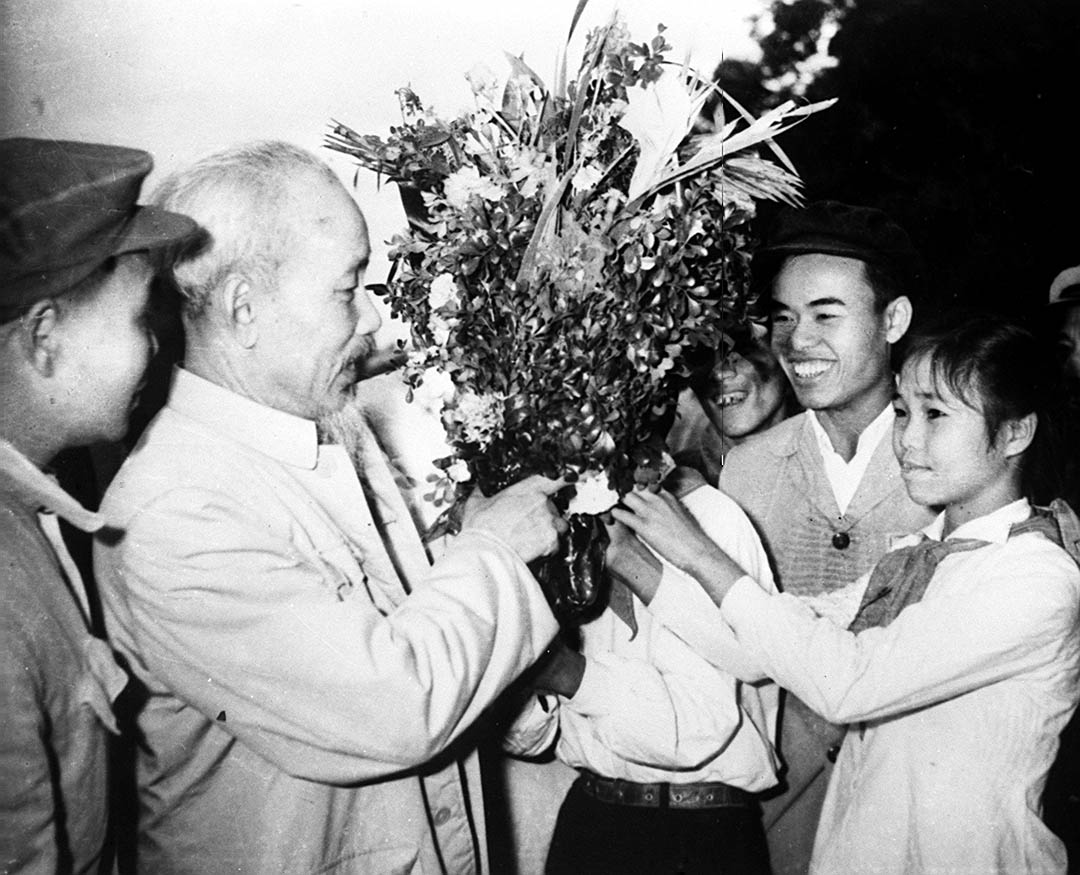 Năm 1961, Bác Hồ về thăm Nghệ An trong ký ức của hai nữ học sinh ...